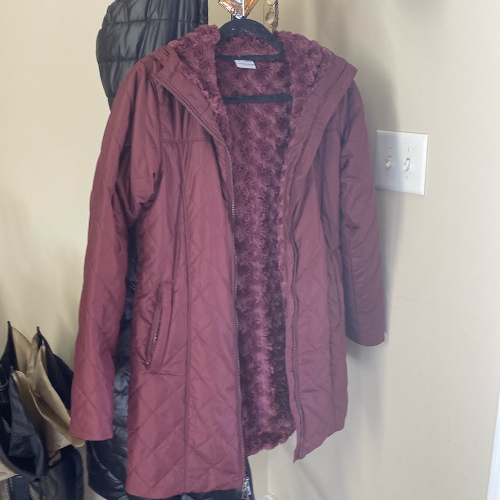 Columbia fur lined hooded puffer coat M 8-10. EUC no flaws. Burgundy Merlot Wine